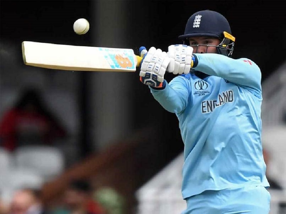 টস জিতে ব্যাটিংয়ে ইংল্যান্ড