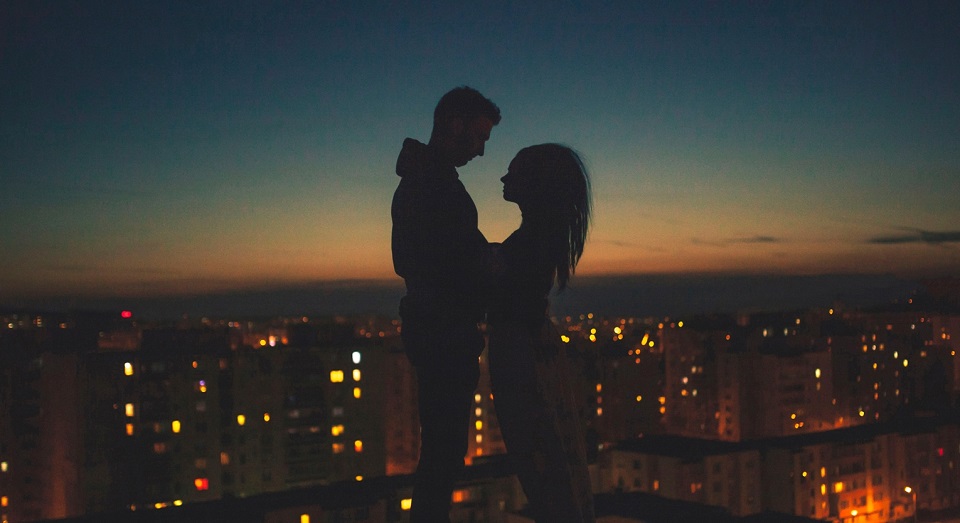 প্রশ্নের উত্তর দিয়ে জেনে নিন আপনি কতটা রোমান্টিক