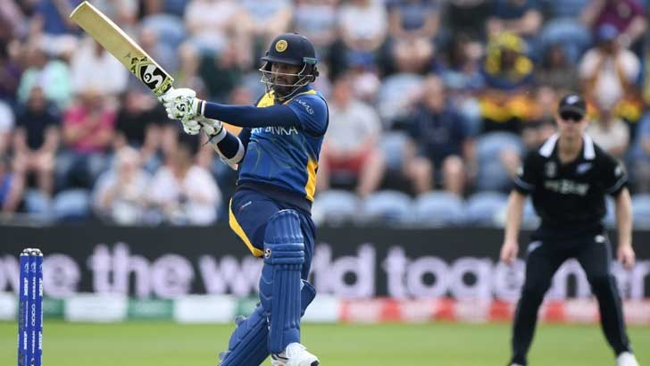 মাত্র ১৩৬ রানে গুটালো লঙ্কানরা