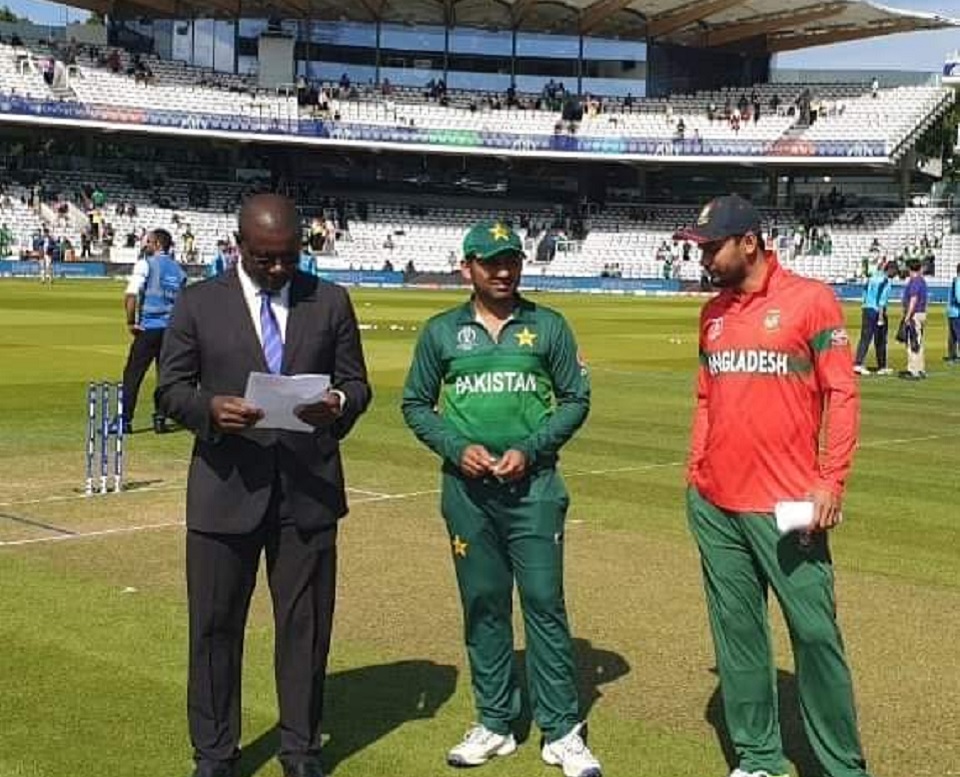 টসে জিতে ব্যাট করছে পাকিস্তান, ফিরেছেন মাহমুদুল্লাহ ও মিরাজ