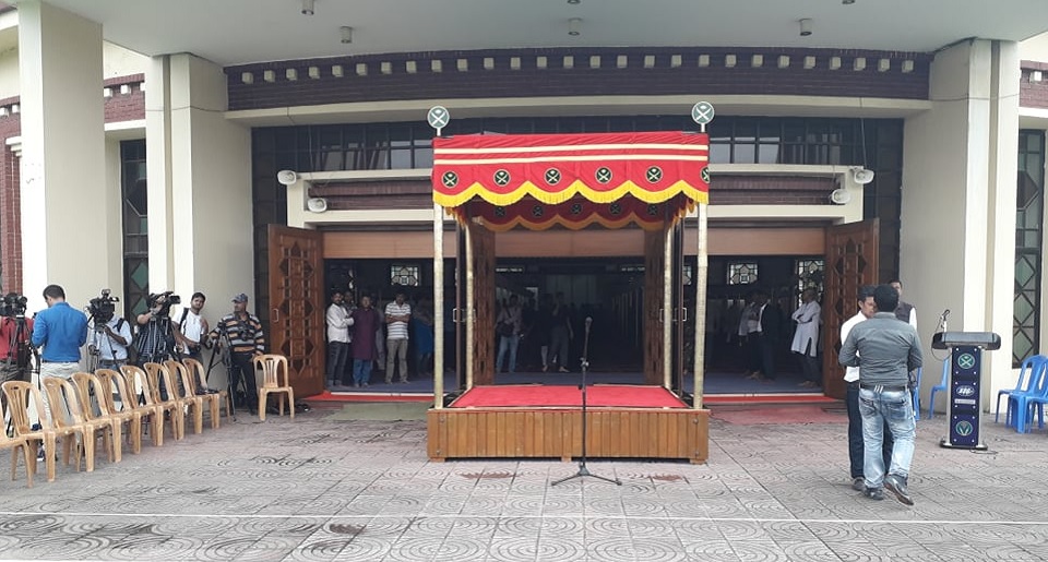 প্রস্তুত জানাজার মঞ্চ