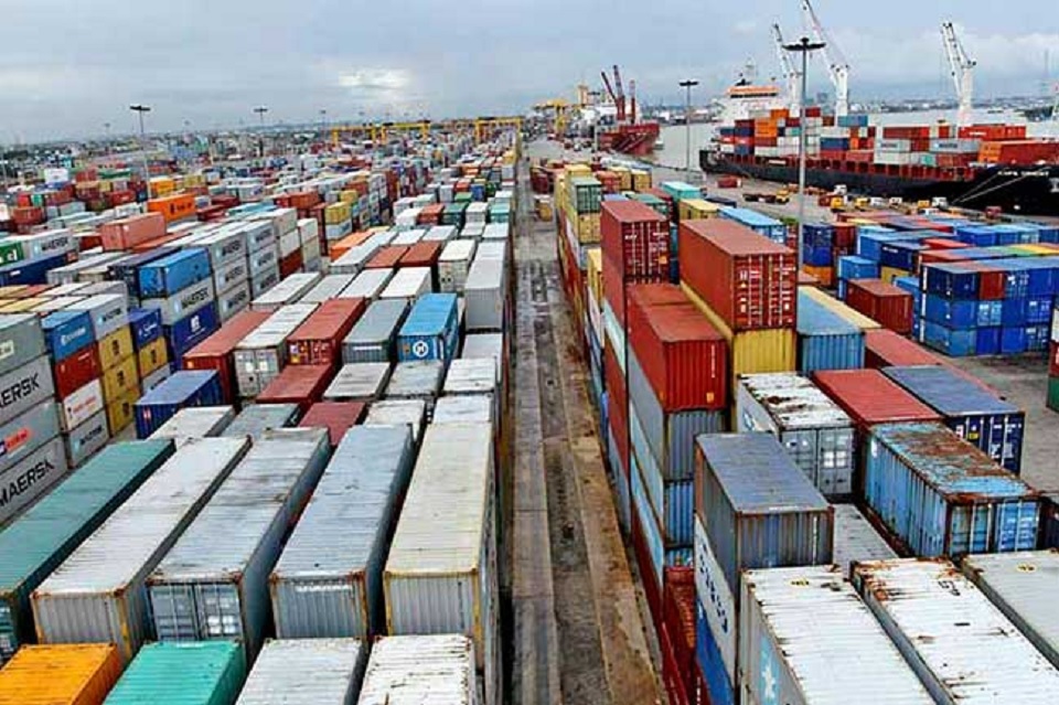 সীমিত পরিসরে চট্টগ্রাম বন্দরে পণ্য খালাস শুরু