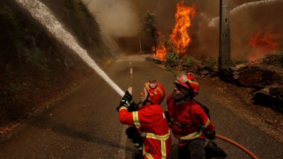 ভয়াবহ দাবানলে পুড়ছে পর্তুগাল