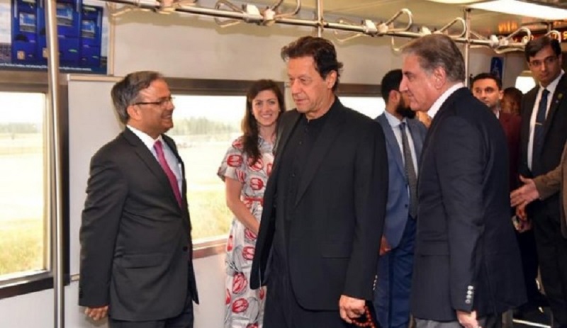 যুক্তরাষ্ট্র সফরে ইমরান, গেলেন বিমানের ইকোনোমি ক্লাস সিটে