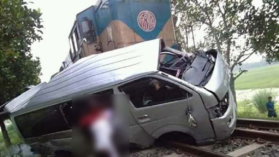 সিরাজগঞ্জে দুর্ঘটনায় নিহতদের ১ কোটি টাকা করে ক্ষতিপূরণ চেয়ে রিট