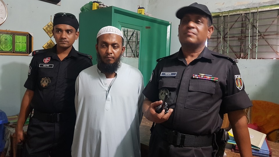 এবার নারায়ণগঞ্জে ১২ শিশুকে ধর্ষণের অভিযোগে মাদ্রাসার প্রধান শিক্ষক আটক