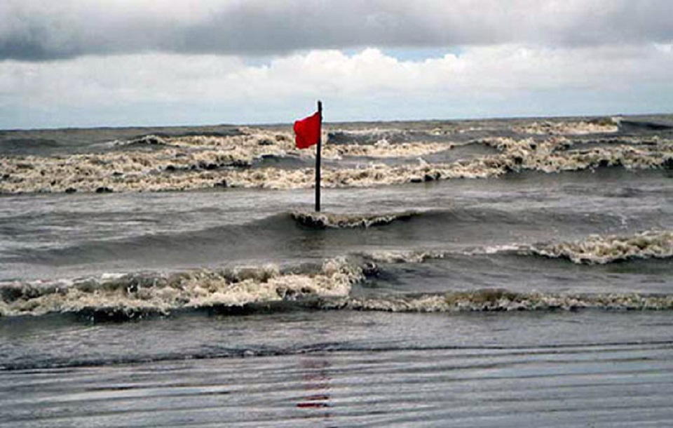 চট্টগ্রাম বন্দরে ৩ নম্বর সতর্ক সংকেত