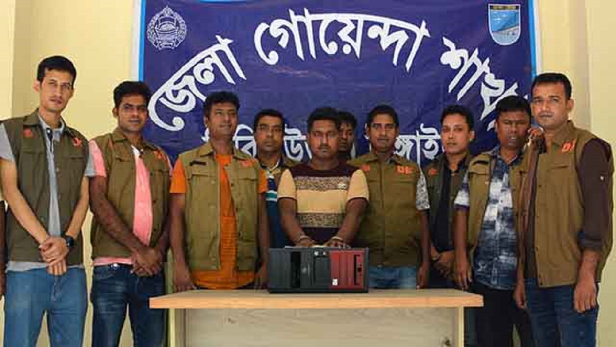 গুজব ছড়ানোর দায়ে যুবক গ্রেফতার