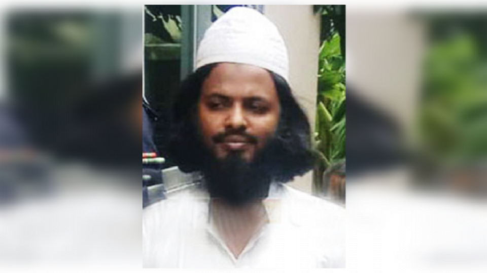 তাবিজের ভয় দেখিয়ে ৩ বছরে ১১ ছাত্রীকে ধর্ষণ