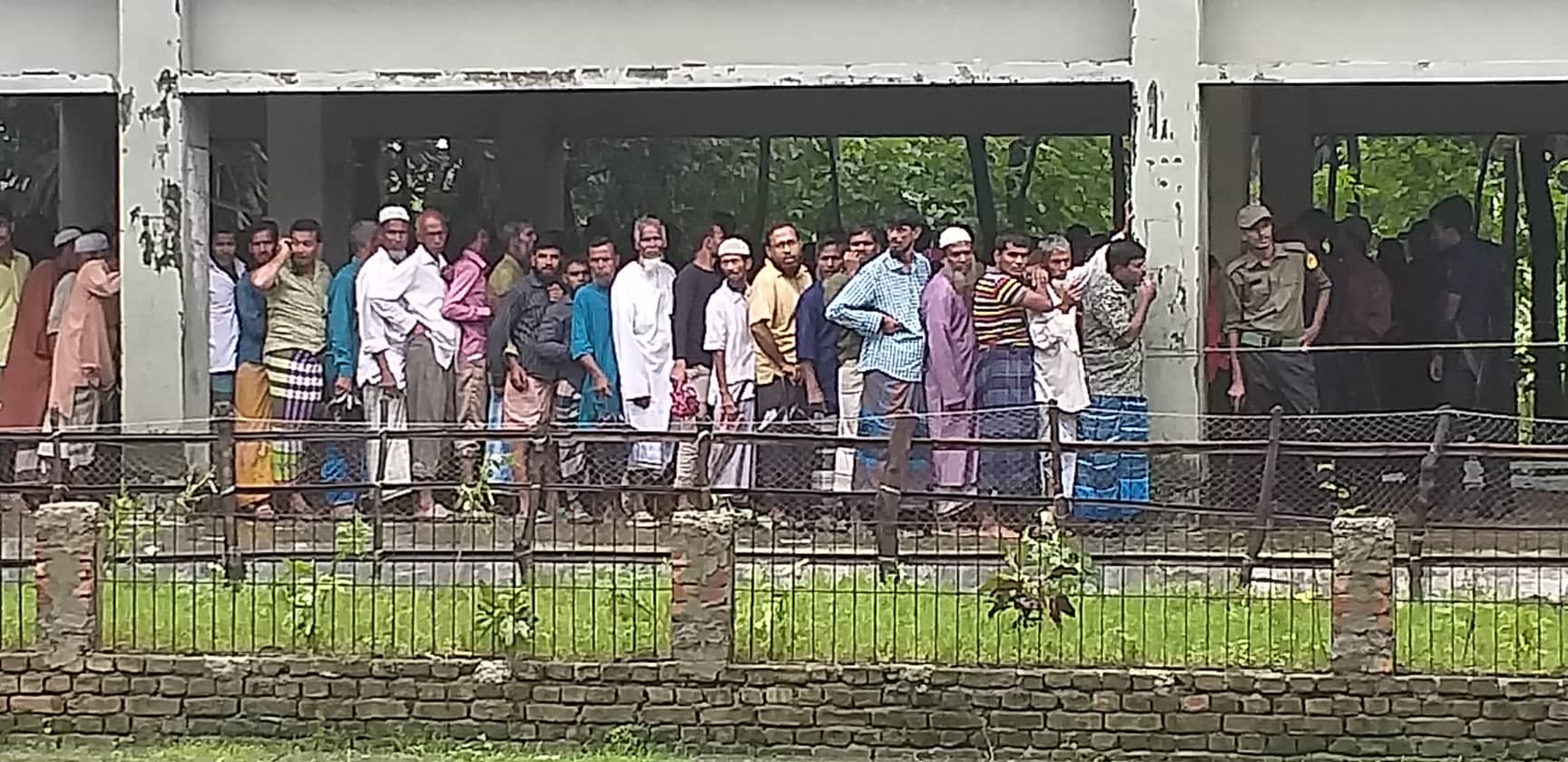 পটুয়াখালীর দুইটি ইউনিয়নে নির্বাচন চলছে