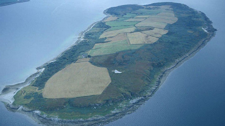 বাড়ির সাথে ফ্রি আস্ত একটা দ্বীপ