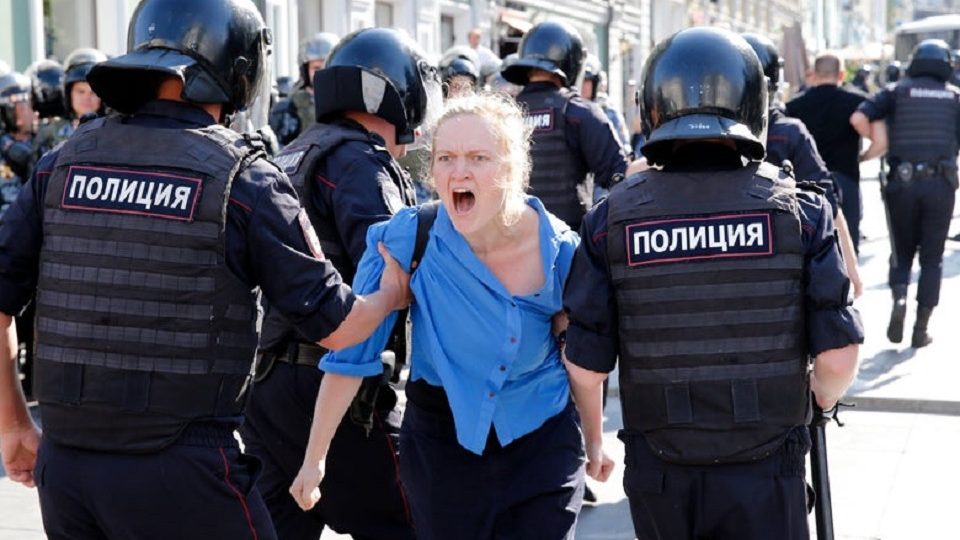 রাশিয়াতে নির্বাচনী অস্থিরতা, সমাবেশ থেকে আটক হাজারো বিক্ষোভকারী