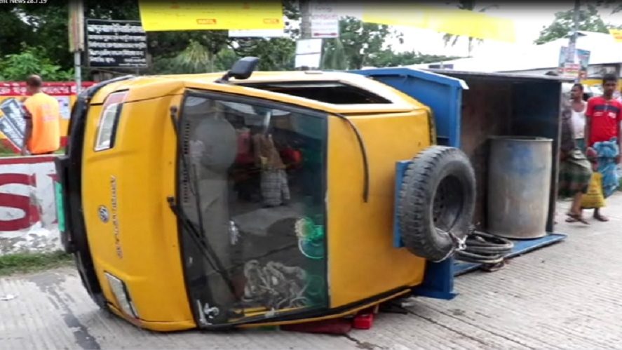 নোয়াখালীতে পিকআপ উল্টে নিহত ৪ শ্রমিক, আহত ১৫