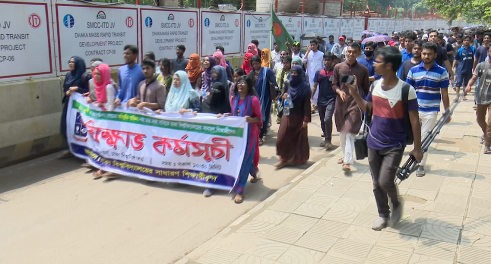 ৭ কলেজের অধিভুক্তি বাতিলের দাবিতে আজও ঢাবি শিক্ষার্থীদের বিক্ষোভ