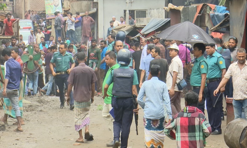 বিআইডব্লিউটিএ’র উচ্ছেদ অভিযানে যাওয়া ম্যাজিস্ট্রেটের ওপর হামলা
