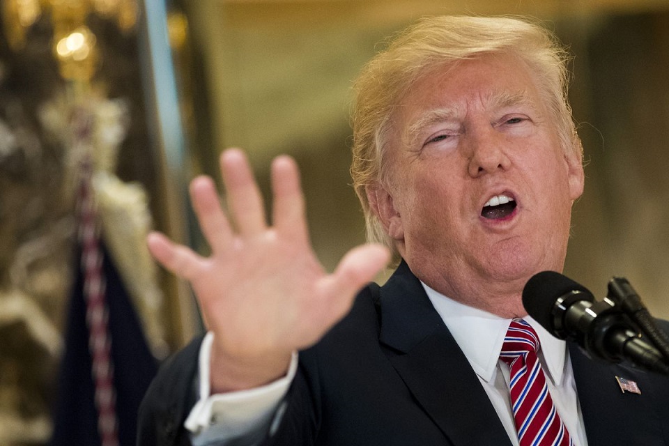 আবারও বর্ণবাদী মন্তব্য করে তীব্র সমালোচনায় ট্রাম্প