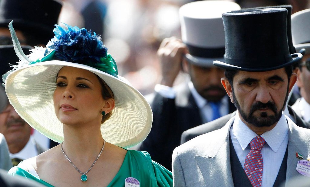 ৩ কোটি ডলার নিয়ে পালিয়েছে প্রধানমন্ত্রীর বউ !