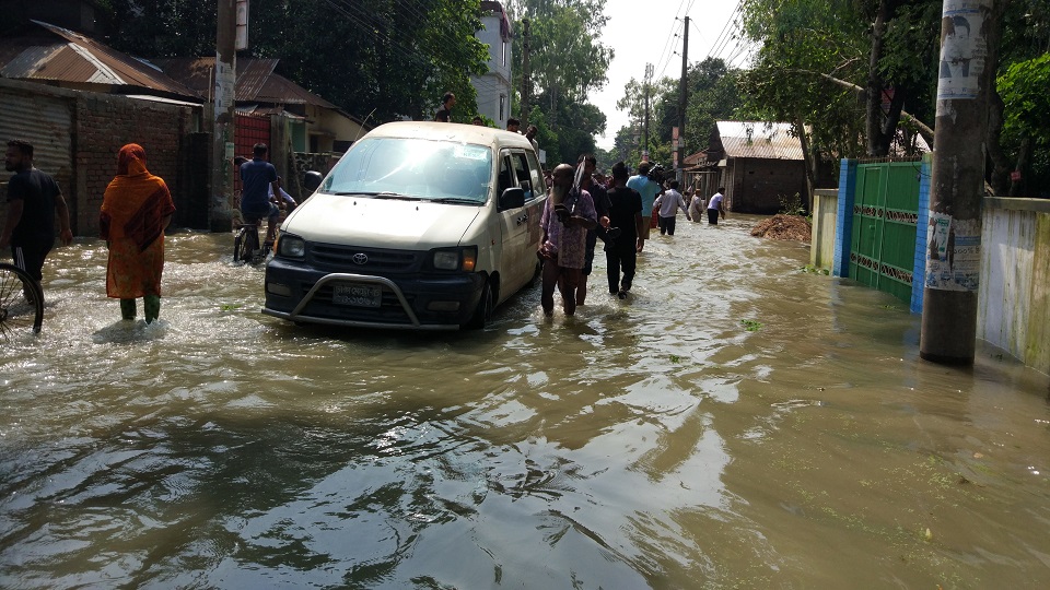 এবার বন্যার পানিতে তলিয়ে গেছে গাইবান্ধা শহর