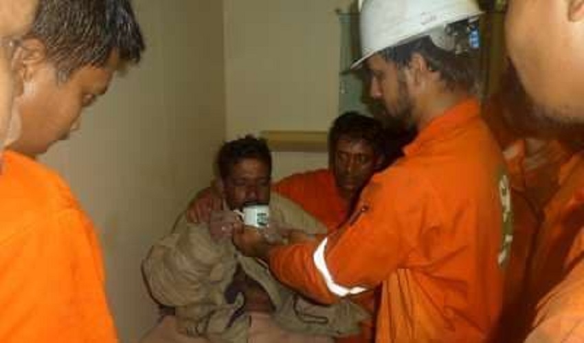 সাগরে ভাসতে থাকা ভারতীয় জেলেকে বাঁচালো ‘জাওয়াদ’