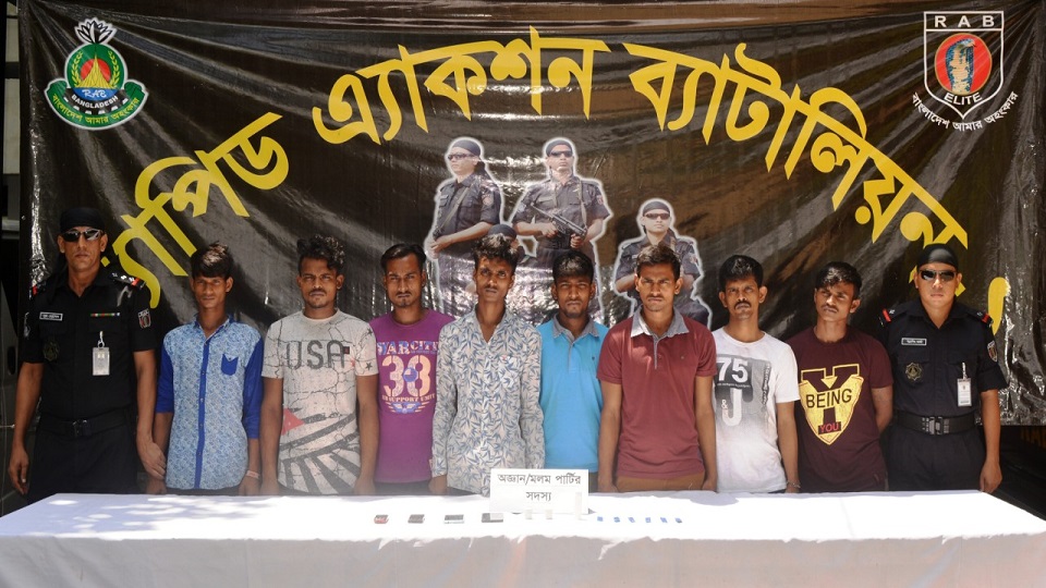 গাজীপুরের টঙ্গীতে সংঘবদ্ধ মলম পার্টির ৮ সদস্য আটক