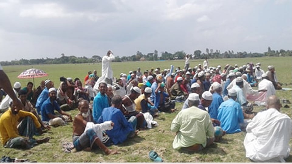 বৃষ্টি চেয়ে কালিগঞ্জে ইস্তিস্কার নামাজ আদায়