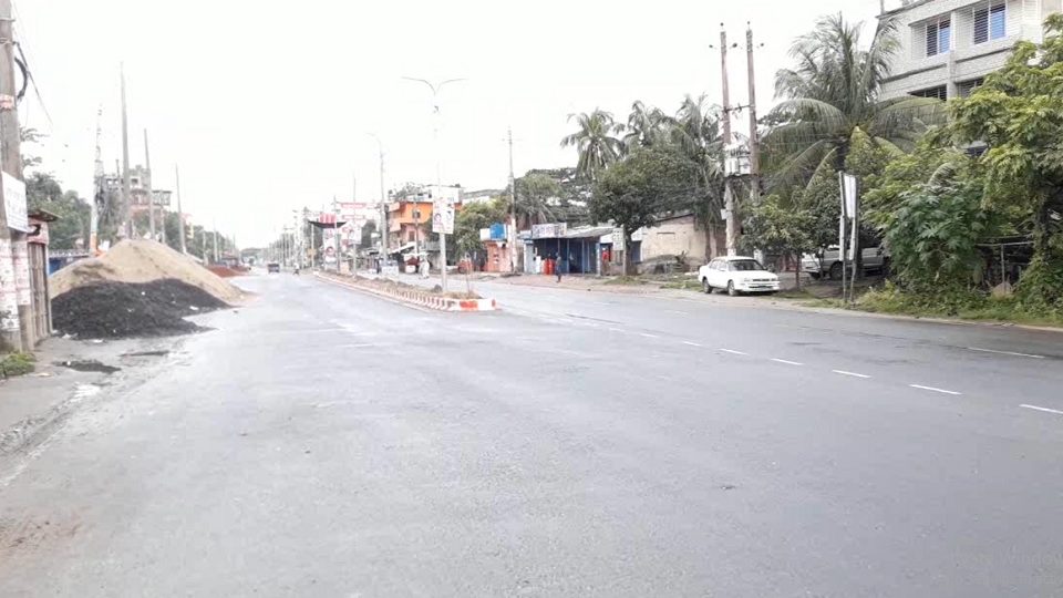 মাদারীপুরে ছাত্রলীগের একাংশের ডাকে আধাবেলা হরতাল চলছে