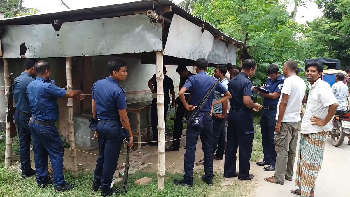 মানসিক প্রতিবন্ধীর ঝুলন্ত মরদেহ উদ্ধার, পুলিশের ধারণা হত্যা