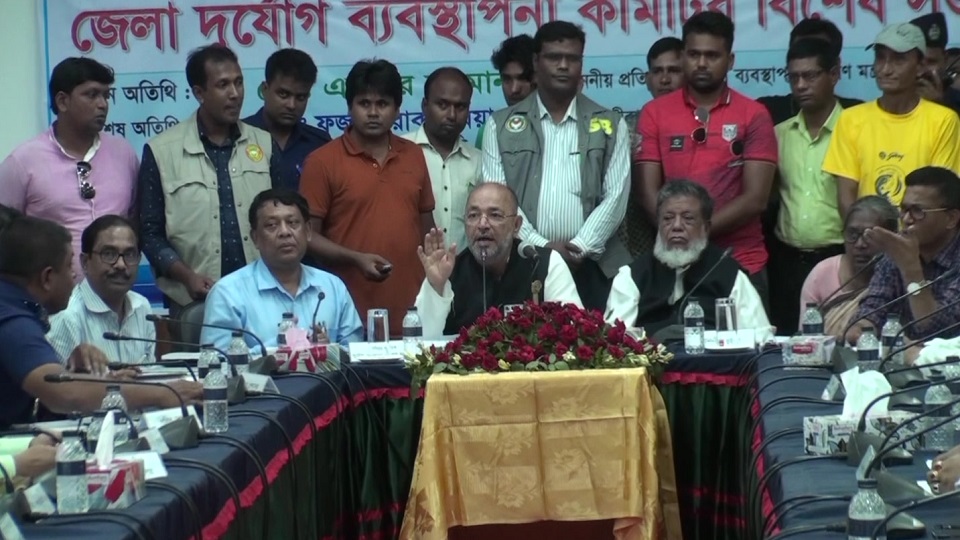 যথেষ্ট ত্রাণ মজুদ আছে, বর্ন্যাত কেউ বাদ যাবেনা: ত্রাণ প্রতিমন্ত্রী