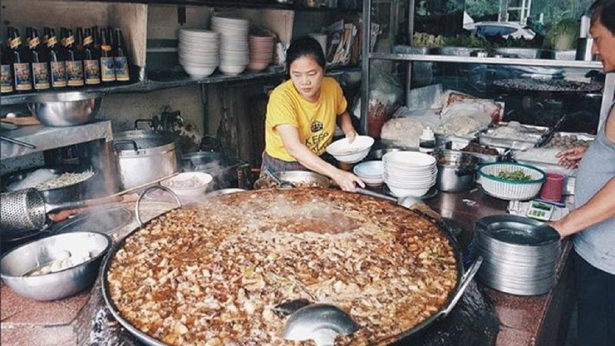 একই পাত্রে টানা ৪৫ বছর ধরে তৈরি হচ্ছে স্যুপ!
