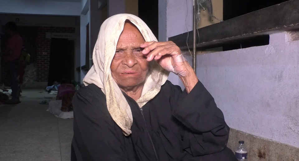 বাড়ি থেকে উৎখাত করতে মাকে মারধর করলো ছেলে