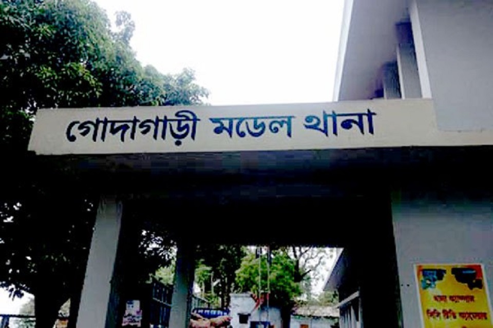 দাঁড়িয়ে থাকা ট্রাকের পেছনে পিকআপের ধাক্কায় নিহত ২