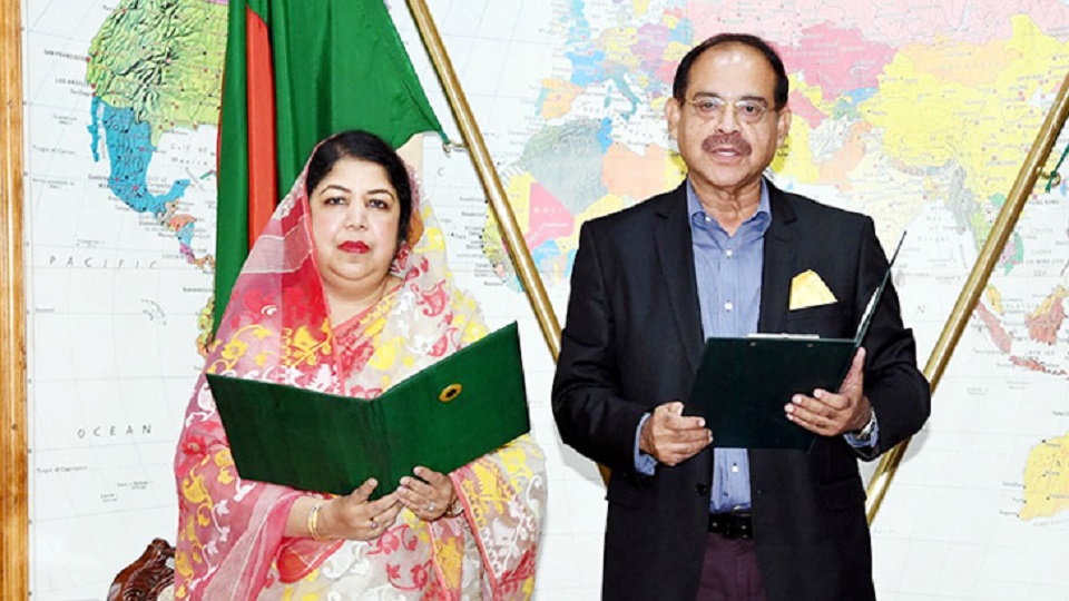 শপথ নিলেন বিএনপির সিরাজ