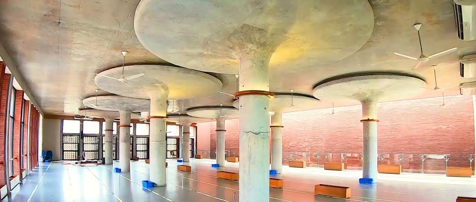 আজিমপুরে মসজিদ থেকে খাদেমের বস্তাবন্দি লাশ উদ্ধার