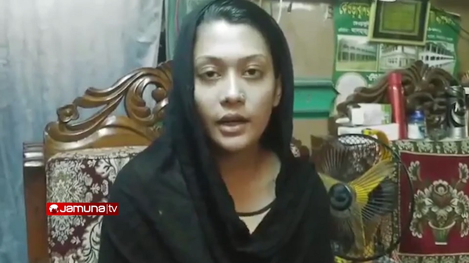 বাসায় ফিরে নীরব থাকছেন মিন্নি