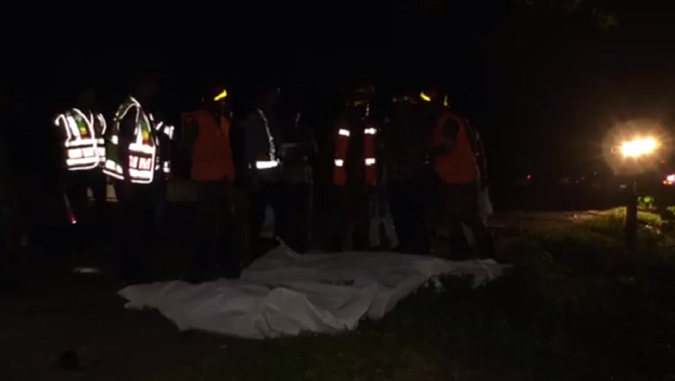 নরসিংদীতে বাস-প্রাইভেটকার মুখোমুখি সংঘর্ষে নিহত ৪