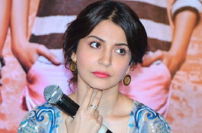 পশুদের ওপর নিষ্ঠুরতা বন্ধে কড়া আইন চান আনুশকা