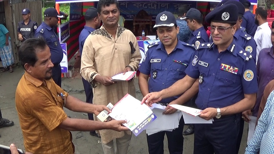 পটুয়াখালীতে হাট পরিদর্শন ও সচেতনতামূলক কর্মসূচীতে অংশগ্রহণ করলেন ডিআইজি