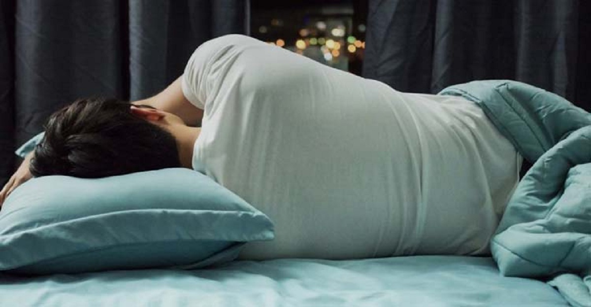 কেন বাম কাত হয়ে ঘুমাবেন?