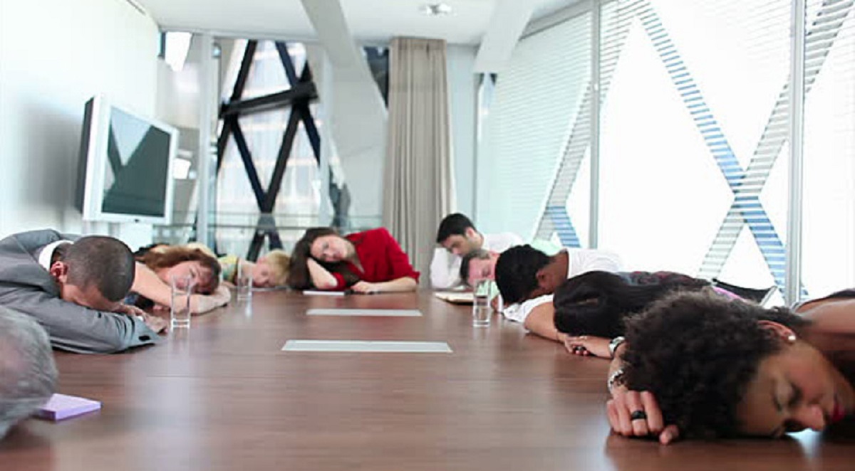 অফিসে ঘুমাতে দিলে বাড়ে কাজের মান!