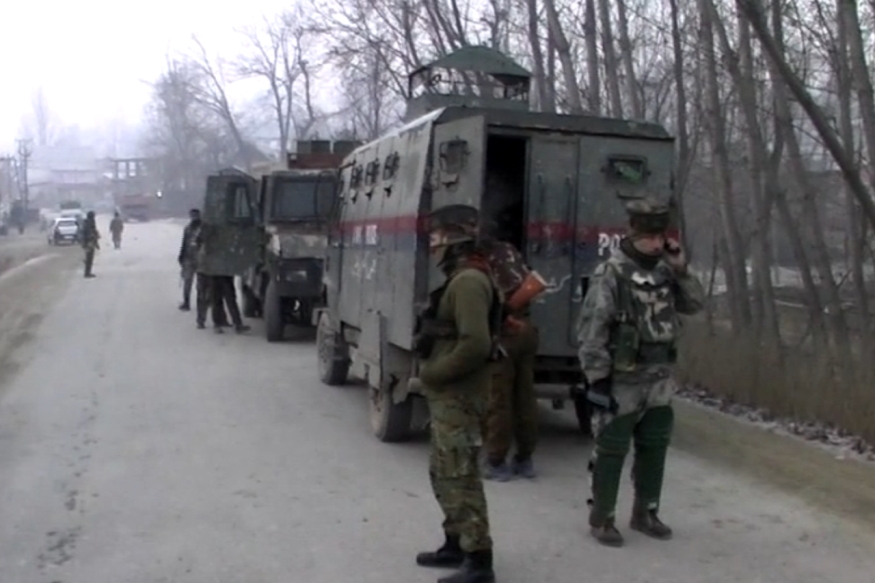 বিশেষ মর্যাদা রদের পর কাশ্মিরে প্রথম গোলাগুলি, পুলিশসহ নিহত ২