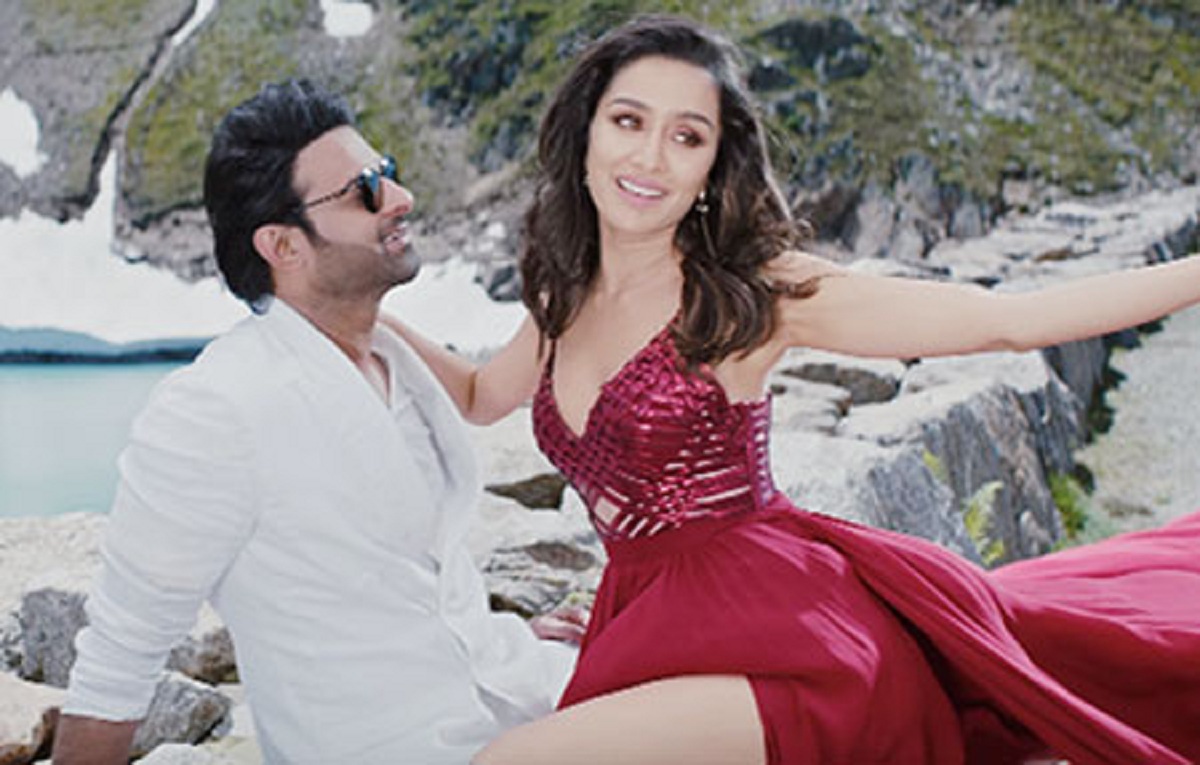 অন্তরঙ্গ রোমান্স নিয়ে আলোচনায় প্রভাস-শ্রদ্ধা