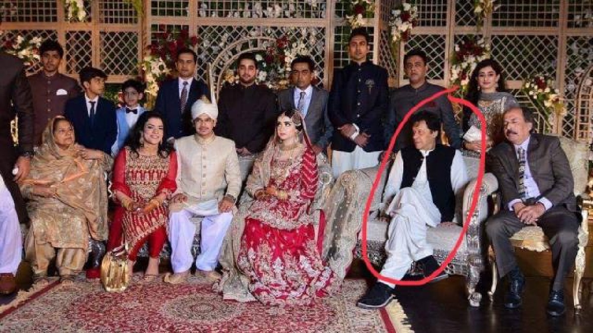 ইমরানের বাসভবনে কী হচ্ছে!