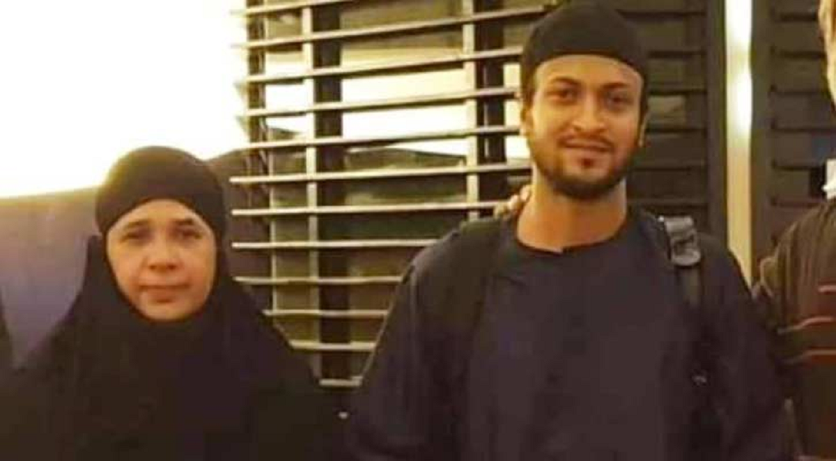 হজ শেষে মাকে নিয়ে আজ ফিরছেন সাকিব