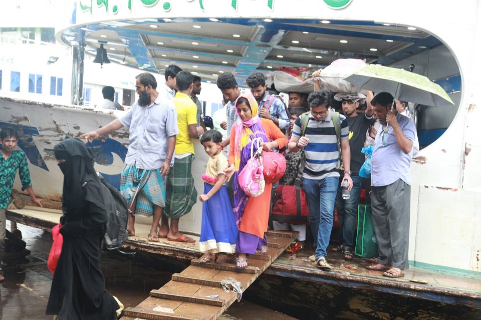 রাজধানীতে ফিরতে শুরু করেছে মানুষ