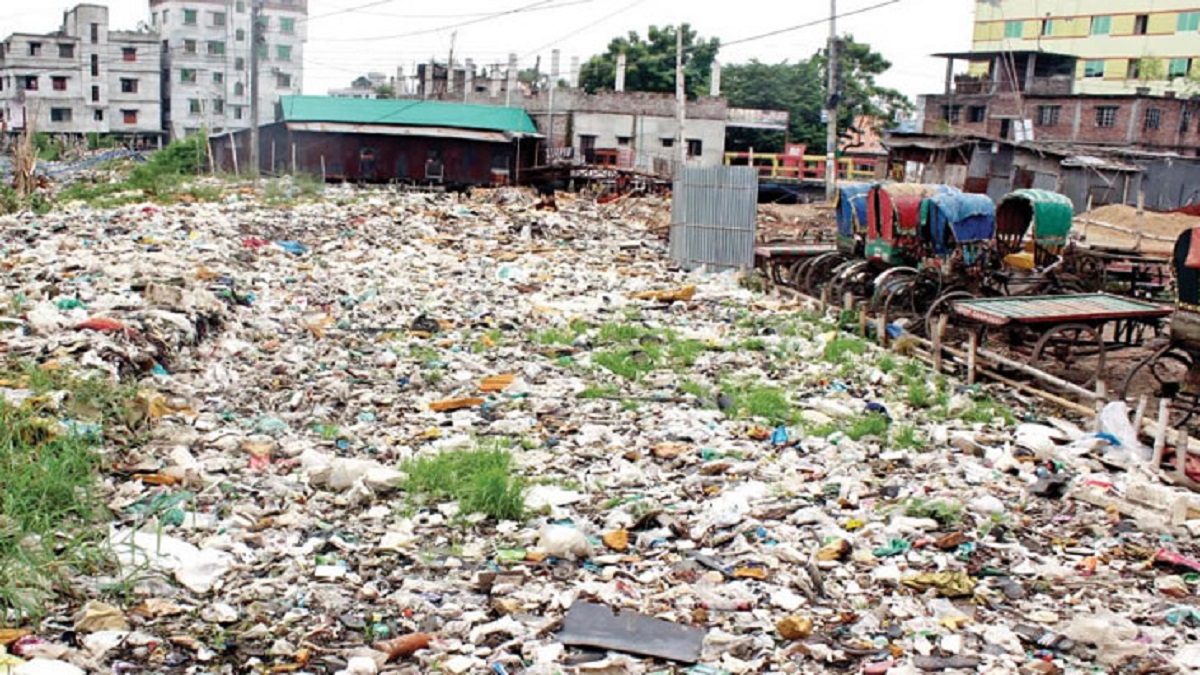 দখল-দূষণে মুগদাপাড়া খাল