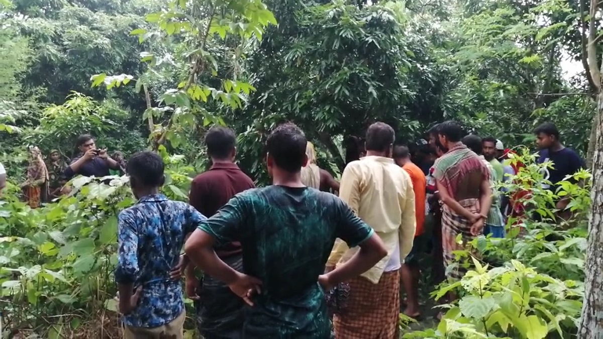 লিচু বাগান থেকে গৃহবধূর গলাকাটা লাশ উদ্ধার