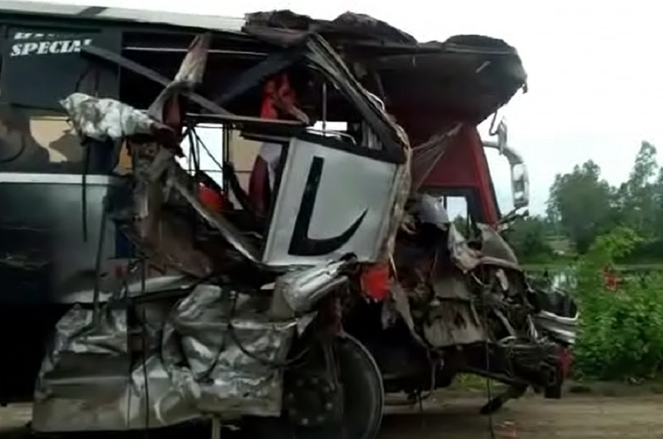 সিরাজগঞ্জে ৪ বাসের সংঘর্ষ, নিহত ৩; আহত ৫০