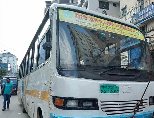 এবার বাসচাপায় বিআইডব্লিউটিসি’র নারী কর্মকর্তার পা বিচ্ছিন্ন