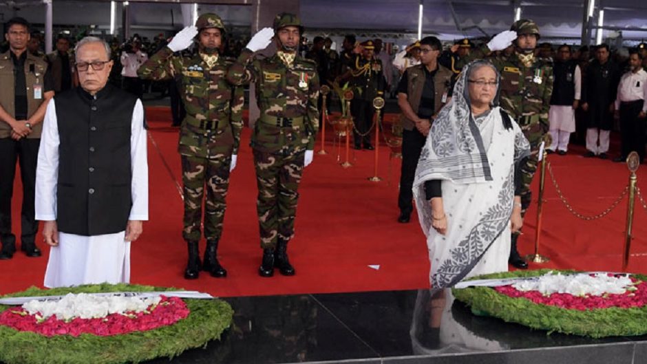 বঙ্গবন্ধুর প্রতিকৃতিতে রাষ্ট্রপতি-প্রধানমন্ত্রীর শ্রদ্ধা