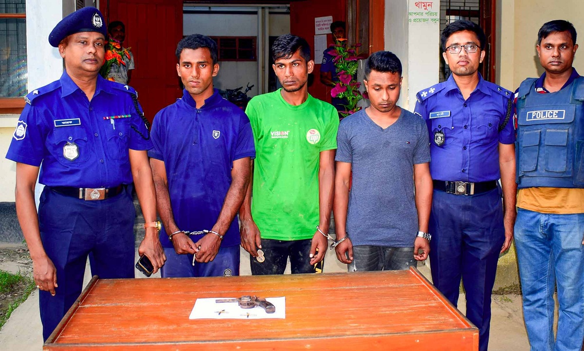 মাগুরায় পিস্তলসহ ৩ যুবক আটক